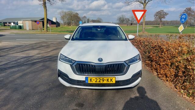 Skoda OCTAVIA Combi 1.0 e-TSI Business Edition CLIMA/NAVI/AUTOMAAT BJ 2021