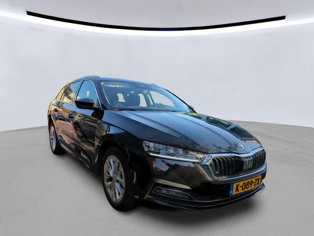 Skoda OCTAVIA Combi 1.0 TSI Business Edition / Navigatie / App connect / Elektrische achterklep / Parkeersensoren V+A /