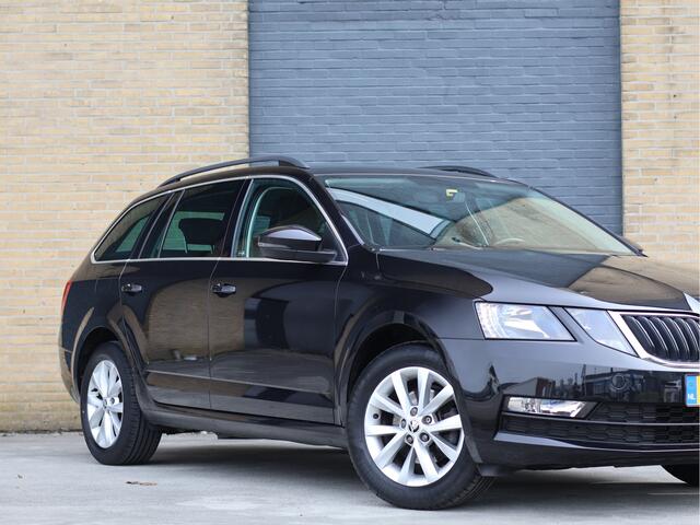Skoda OCTAVIA Combi 1.5 TSI Ambition Business Automaat | ACC | Camera | Trekhaak | Org. NL