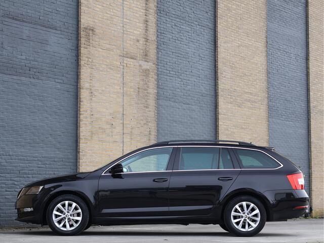 Skoda OCTAVIA Combi 1.5 TSI Ambition Business Automaat | ACC | Camera | Trekhaak | Org. NL