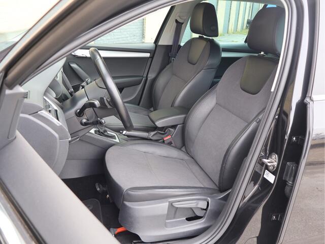 Skoda OCTAVIA Combi 1.5 TSI Ambition Business Automaat | ACC | Camera | Trekhaak | Org. NL