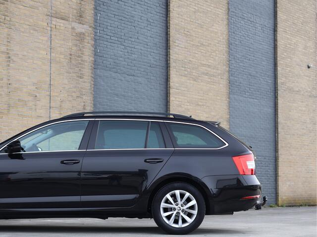 Skoda OCTAVIA Combi 1.5 TSI Ambition Business Automaat | ACC | Camera | Trekhaak | Org. NL