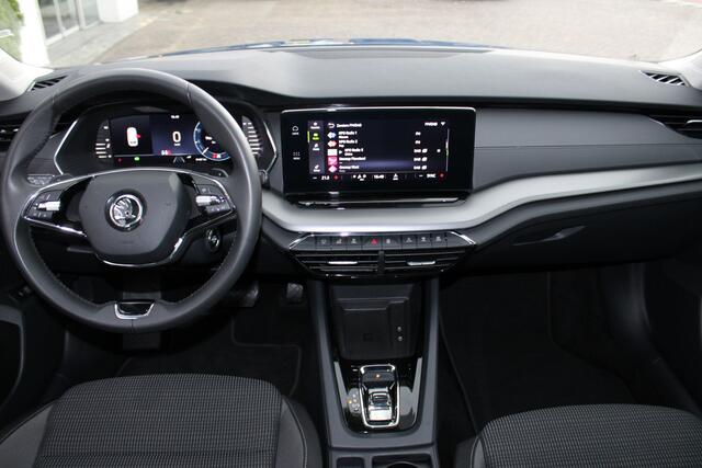 Skoda OCTAVIA Combi 1.0 e-TSI 110pk Business Edition / Elec. Haak / Keyles Entry / App Connect / Parkeersensoren V+A / LM 17 inch P4