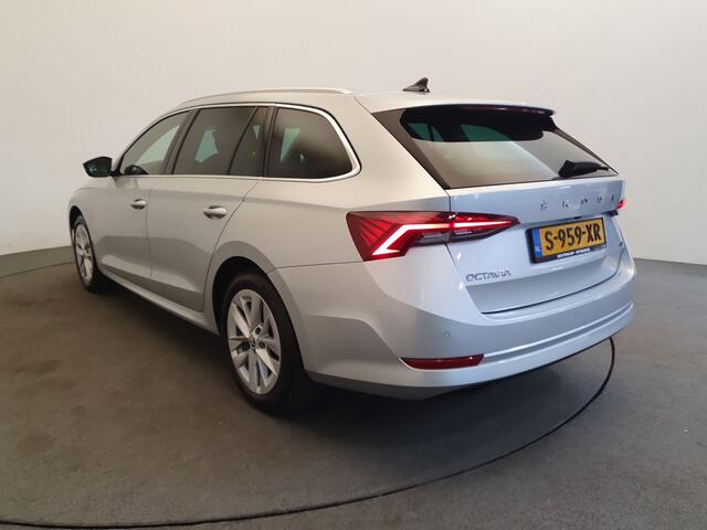 Skoda OCTAVIA Combi 1.5 e-TSI 150pk DSG/AUT Business Edition Wegklapbare trekhaak, Camera, Winterpakket