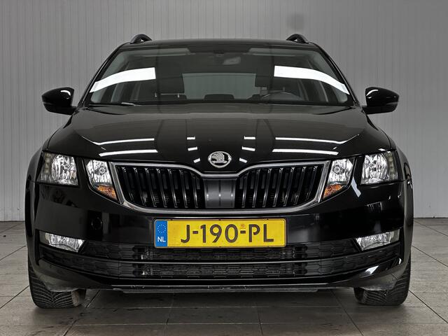 Skoda OCTAVIA Combi 1.5 TSI Greentech Business Edition /150PK! /AUTOMAAT! /Trekhaak! /Apple + Android /Navi /Climat /Cruise /Elek. pakket /Stoelverw. /Bluetooth /Multi. LEDER Stuur /16"LMV /PDC /Extra getint glas.