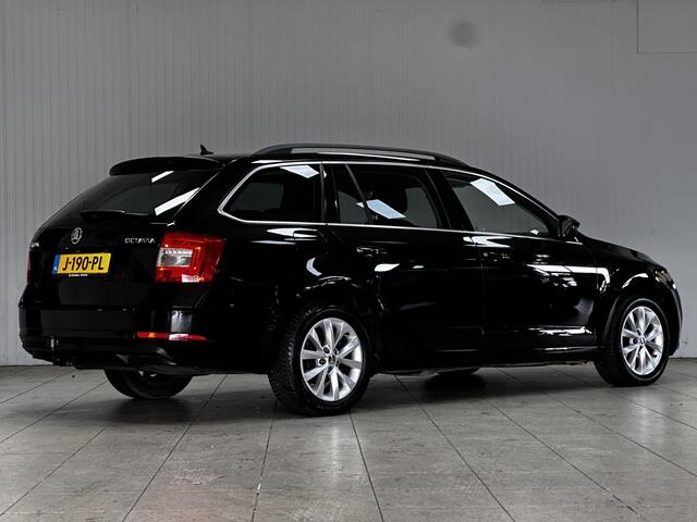 Skoda OCTAVIA Combi 1.5 TSI Greentech Business Edition /150PK! /AUTOMAAT! /Trekhaak! /Apple + Android /Navi /Climat /Cruise /Elek. pakket /Stoelverw. /Bluetooth /Multi. LEDER Stuur /16"LMV /PDC /Extra getint glas.