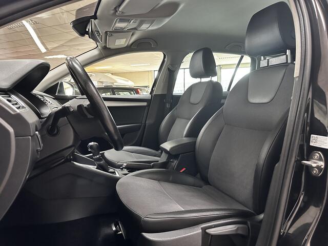 Skoda OCTAVIA Combi 1.5 TSI Greentech Business Edition /150PK! /AUTOMAAT! /Trekhaak! /Apple + Android /Navi /Climat /Cruise /Elek. pakket /Stoelverw. /Bluetooth /Multi. LEDER Stuur /16"LMV /PDC /Extra getint glas.