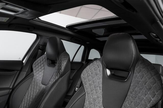 Skoda OCTAVIA Combi 1.5 TSI MHEV 150 PK Sportline Tour | S/K-Panodak | Elek. Trekhaak | Matrix Led | Adapt. Cruise | Winterpakket | 13 inch Navi | Camera | NAV + App. Connect | ECC | Elek. Klep | LM 18" | 3196