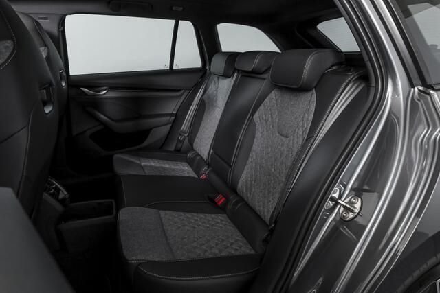 Skoda OCTAVIA Combi 1.5 TSI MHEV 150 PK Sportline Tour | S/K-Panodak | Elek. Trekhaak | Matrix Led | Adapt. Cruise | Winterpakket | 13 inch Navi | Camera | NAV + App. Connect | ECC | Elek. Klep | LM 18" | 3196