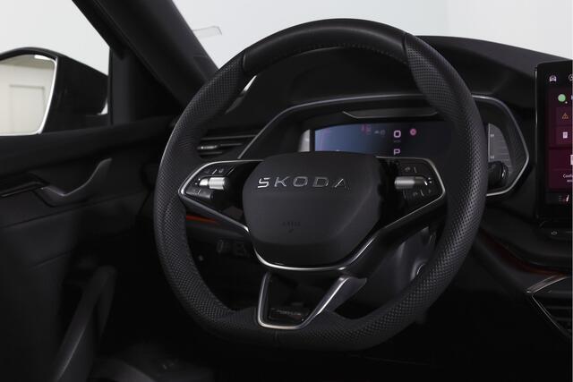 Skoda OCTAVIA Combi 1.5 TSI MHEV 150 PK Sportline Tour | S/K-Panodak | Elek. Trekhaak | Matrix Led | Adapt. Cruise | Winterpakket | 13 inch Navi | Camera | NAV + App. Connect | ECC | Elek. Klep | LM 18" | 3196