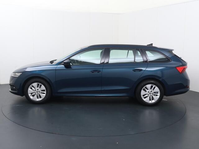 Skoda OCTAVIA Combi 1.0 e-TSI Ambition | 110 PK | Automaat | Trekhaak wegklapbaar | Navigatiesysteem |