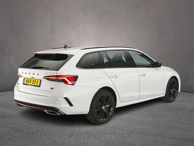 Skoda OCTAVIA Combi RS iV Business 1.4 TSI PHEV 245pk DSG Automaat Adaptive cruise control, CANTON audio, Achteruitrijcamera, Elektrische achterklep, Navigatie