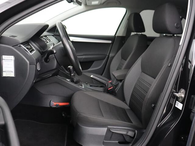 Skoda OCTAVIA 1.5 TSI Ambition Business | Automaat | Trekhaak | Carplay | Navigatie | Parkeerhulp | Climate control | Bluetooth | Cruise control