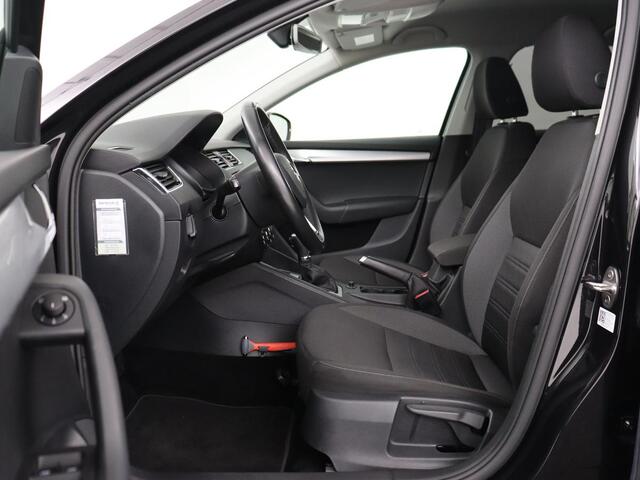 Skoda OCTAVIA 1.5 TSI Ambition Business | Automaat | Trekhaak | Carplay | Navigatie | Parkeerhulp | Climate control | Bluetooth | Cruise control
