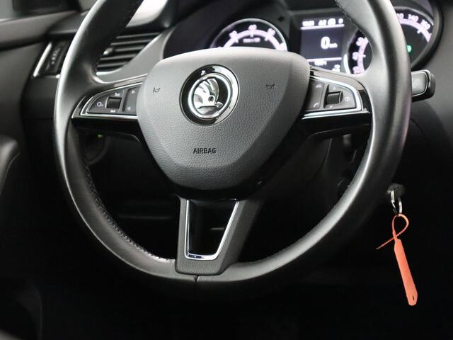 Skoda OCTAVIA 1.5 TSI Ambition Business | Automaat | Trekhaak | Carplay | Navigatie | Parkeerhulp | Climate control | Bluetooth | Cruise control