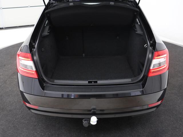 Skoda OCTAVIA 1.5 TSI Ambition Business | Automaat | Trekhaak | Carplay | Navigatie | Parkeerhulp | Climate control | Bluetooth | Cruise control