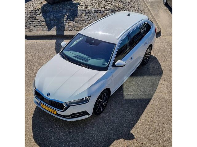 Skoda OCTAVIA Combi 1.4 TSI iV PHEV 1e EIGENAAR METALLIC VIRTUAL COCKPIT ADAPT CRUISE LED NAVI ECC TREKHAAK