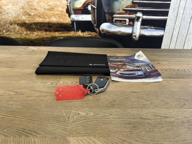 Skoda OCTAVIA Combi 1.4 TSI iV PHEV 1e EIGENAAR METALLIC VIRTUAL COCKPIT ADAPT CRUISE LED NAVI ECC TREKHAAK