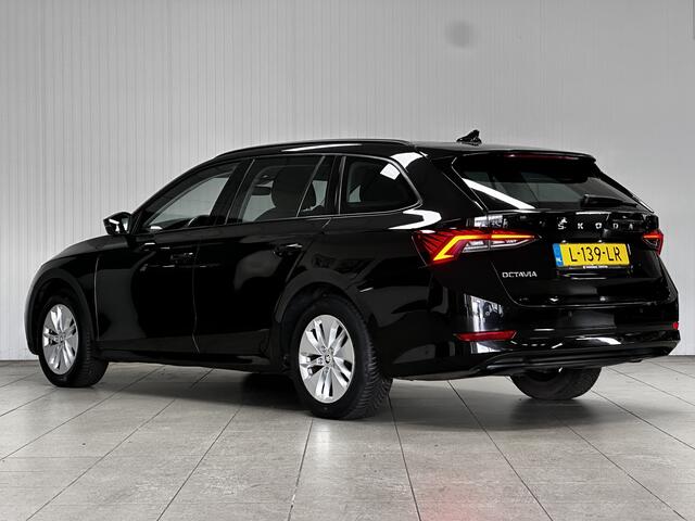 Skoda OCTAVIA Combi 1.0 TSI Business Edition/ Virtual Dashb./ Keyless-GO/ Elek. Kofferklep/ LED Koplampen/ Extra getint glas/ Apple + Android/ DAB+/ Navi/ Clima/ Cruise/ Bluetooth/ Multi. LEDER. Stuur/ 16'' LMV/ Dakrails.