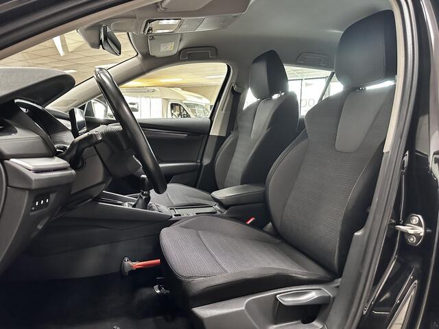 Skoda OCTAVIA Combi 1.0 TSI Business Edition/ Virtual Dashb./ Keyless-GO/ Elek. Kofferklep/ LED Koplampen/ Extra getint glas/ Apple + Android/ DAB+/ Navi/ Clima/ Cruise/ Bluetooth/ Multi. LEDER. Stuur/ 16'' LMV/ Dakrails.