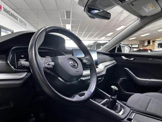 Skoda OCTAVIA Combi 1.0 TSI Business Edition/ Virtual Dashb./ Keyless-GO/ Elek. Kofferklep/ LED Koplampen/ Extra getint glas/ Apple + Android/ DAB+/ Navi/ Clima/ Cruise/ Bluetooth/ Multi. LEDER. Stuur/ 16'' LMV/ Dakrails.