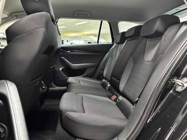 Skoda OCTAVIA Combi 1.0 TSI Business Edition/ Virtual Dashb./ Keyless-GO/ Elek. Kofferklep/ LED Koplampen/ Extra getint glas/ Apple + Android/ DAB+/ Navi/ Clima/ Cruise/ Bluetooth/ Multi. LEDER. Stuur/ 16'' LMV/ Dakrails.