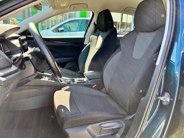 Skoda OCTAVIA 1.0 TSI Business Edition / Carplay / Navi / PDC