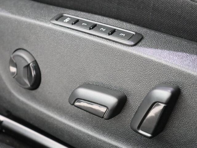 Skoda OCTAVIA 1.5 e-TSI Business Edition | Stoelverwarming | Trekhaak | Camera | Carplay | Sfeerverlichting | Memory | Navigatie | Full LED | Digital Cockpit | Side Assist | Climate control | Cruise control