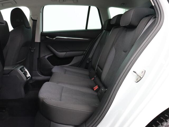 Skoda OCTAVIA 1.5 e-TSI Business Edition | Stoelverwarming | Trekhaak | Camera | Carplay | Sfeerverlichting | Memory | Navigatie | Full LED | Digital Cockpit | Side Assist | Climate control | Cruise control