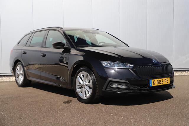 Skoda OCTAVIA Combi 1.0 e-TSI Sport Business 110PK Automaat Trekhaak RS Stoelen Navigatie Carplay Android
