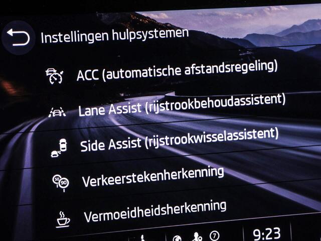 Skoda OCTAVIA Combi 1.4 TSI RS iV PHEV Business · Panoramadak · Elektrische stoelverstelling · Stoel, Stuur & achterbank verwarming · Apple/Android Car Play · Dodehoeksensor ·