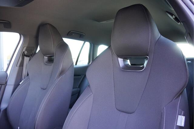 Skoda OCTAVIA Combi 1.5 e-TSI 150PK! Automaat Sport Business BJ2022 Lmv 17" | Led V+A | Dynamische knipperlichten | Pdc | App-Connect | Navi | Virtual cockpit | Dashboard verlichting | Climate control | Cruise control | Sportstoelen/stuur | Zwarte hemel