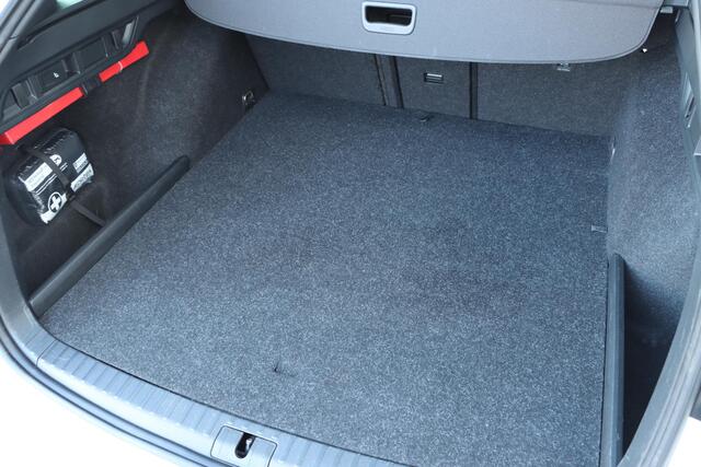 Skoda OCTAVIA Combi 1.4 TSI iV PHEV Sportline Business 204pk DSG6 | SOH 95,2% | HUD | Stoelverw voor- en achter | Adaptive