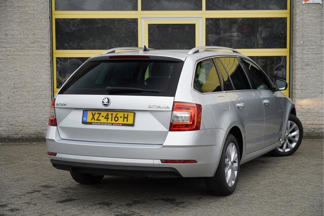 Skoda OCTAVIA Combi 1.0 TSI Ambition Business BJ2019 Lmv 16" | Led | Pdc | App-Connect | Navi | Climate control | Cruise control | Sportstuur | Verwarmde voorstoelen | Extra getint glas