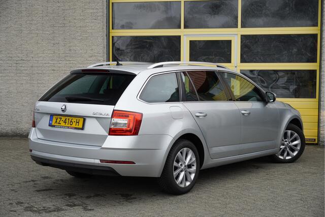 Skoda OCTAVIA Combi 1.0 TSI Ambition Business BJ2019 Lmv 16" | Led | Pdc | App-Connect | Navi | Climate control | Cruise control | Sportstuur | Verwarmde voorstoelen | Extra getint glas