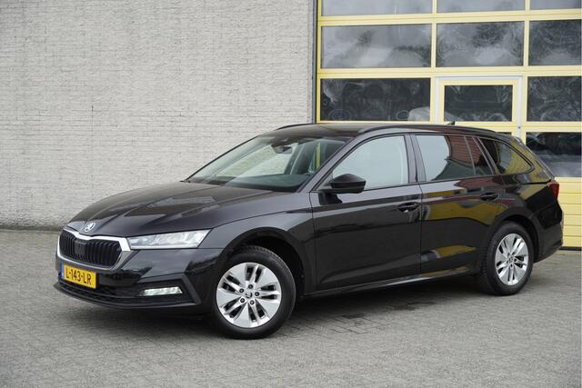 Skoda OCTAVIA Combi 1.0 TSI Business Edition BJ2021 Lmv 16" | Led V+A | Dynamische knipperlichten | Pdc | Elek. achterklep | App-Connect | Navi | Dashboard verlichting | Climate control | Cruise control | Extra getint glas