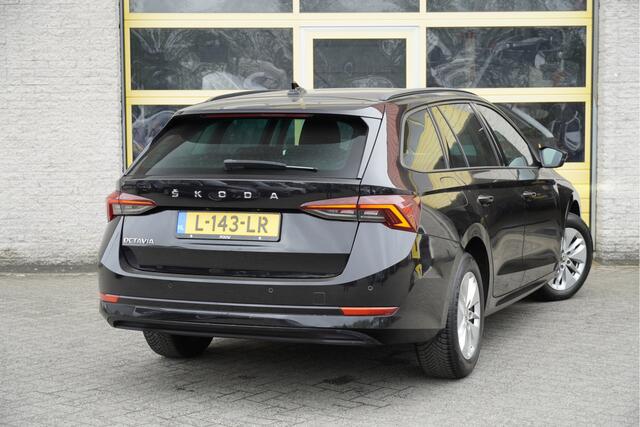 Skoda OCTAVIA Combi 1.0 TSI Business Edition BJ2021 Lmv 16" | Led V+A | Dynamische knipperlichten | Pdc | Elek. achterklep | App-Connect | Navi | Dashboard verlichting | Climate control | Cruise control | Extra getint glas