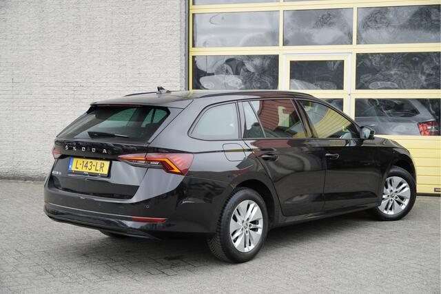 Skoda OCTAVIA Combi 1.0 TSI Business Edition BJ2021 Lmv 16" | Led V+A | Dynamische knipperlichten | Pdc | Elek. achterklep | App-Connect | Navi | Dashboard verlichting | Climate control | Cruise control | Extra getint glas