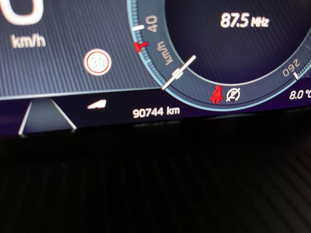 Skoda OCTAVIA Combi 1.4 TSI iV PHEV Style / AUTOMAAT/ PANO/ DCC/ STUUR+STOELVERWARM./ PARK.SENSOR.V+A/ CAMERA/ MEMORY SEAT/ DODEHOEK/ ACC/ ELEK.ACHTERKLEP/ HEAD-UP/ KEYLESS/ SMARTLINK/ NAVI/ DAB/ CLIMA/ LED/ 18'' LMV