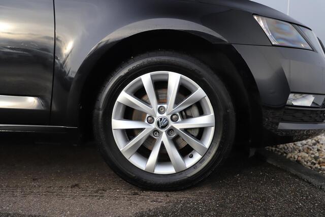 Skoda OCTAVIA Combi 1.0 TSI Greentech Business Edition NAP Trekhaak LMV Navigatie Carplay Android Climate Cruise Control LED Parkeersensor