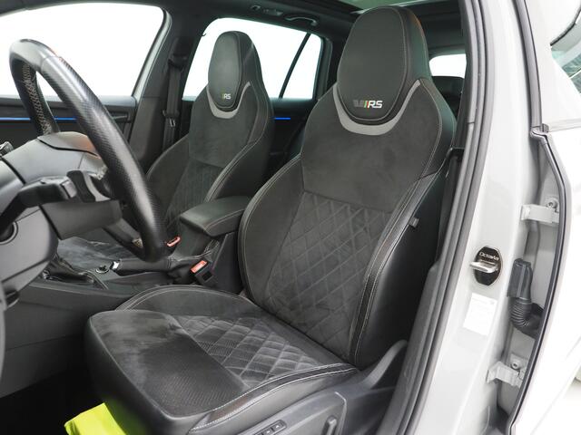 Skoda OCTAVIA Combi 2.0 TSI RS 245PK | Panoramadak | Sportstoelen | Canton | Keyless | Carbon | Camera | Sfeerlicht | Carplay