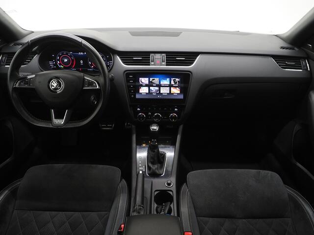 Skoda OCTAVIA Combi 2.0 TSI RS 245PK | Panoramadak | Sportstoelen | Canton | Keyless | Carbon | Camera | Sfeerlicht | Carplay