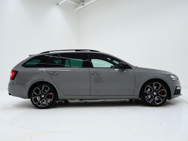 Skoda OCTAVIA Combi 2.0 TSI RS 245PK | Panoramadak | Sportstoelen | Canton | Keyless | Carbon | Camera | Sfeerlicht | Carplay