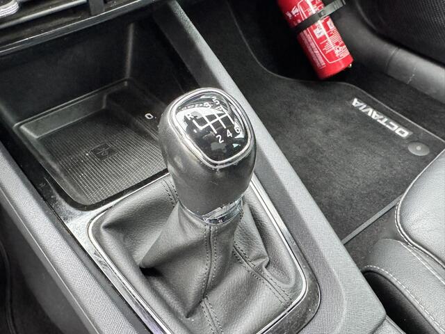 Skoda OCTAVIA Combi 1.0 TSI Ambition*Panoramadak*Trekhaak*LED*Navi*