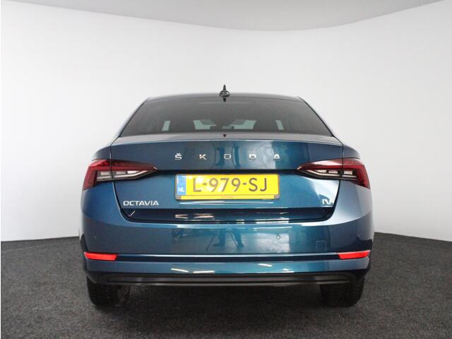 Skoda OCTAVIA 1.4 TSI iV PHEV Business Edition | Stoelverwarming | Navigatie | Camera