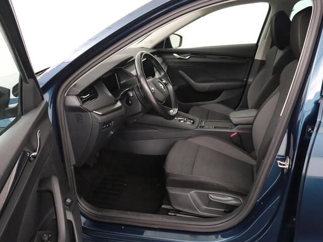 Skoda OCTAVIA 1.0 e-TSI Business Edition | Stoelverwarming | Carplay | Navigatie | Full LED | Digital Cockpit | Cruise control | Parkeerhulp | Climate control | Bluetooth | Getint glas