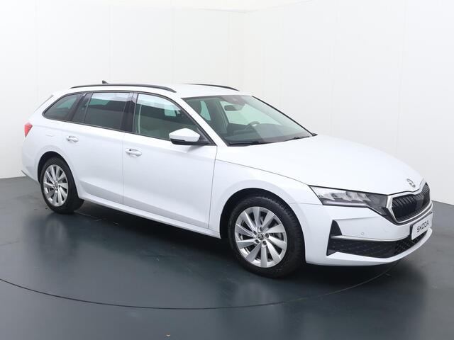 Skoda OCTAVIA Combi 1.5 TSI MHEV First Edition | 116 PK | Automaat | Cruise control | Achteruitrijcamera | Keyless | Climate control |