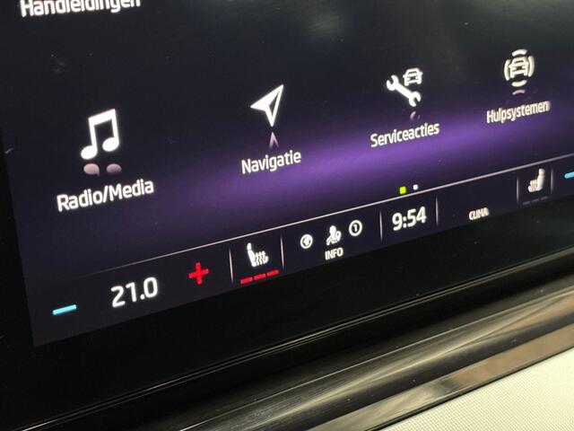Skoda OCTAVIA Combi 1.0 TSI Sport (VIRTUAL COCKPIT, APPLE CARPLAY, GROOT NAVI, STOELVERWARMING, SPORTSTOELEN, GETINT GLAS, CRUISE, PARKEERSENSOREN, NIEUWSTAAT)