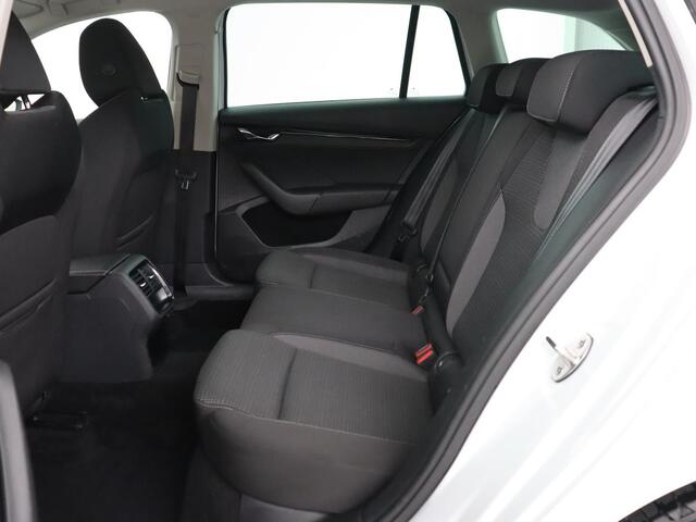 Skoda OCTAVIA 1.0 TSI Business Edition | Stoelverwarming | Trekhaak | Camera | Carplay | Navigatie | 17'' | Cruise control | DAB | Digital Cockpit | Parkeerhulp | Climate control
