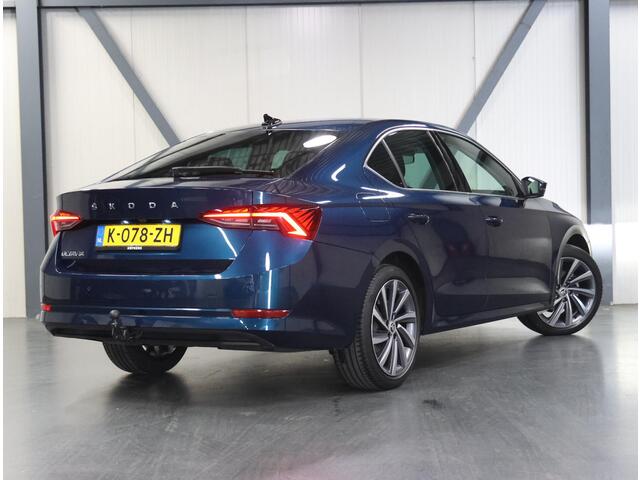 Skoda OCTAVIA 110PK Edition Plus | 1ste eigenaar | AppleCarplay/AndroidAuto | Alcantara/LEER | Trekhaak | Camera | 18"LMV | LEDmatrix | Stuur/Stoel/ACHTERBANK/Verwarming | Navigatie | Cruise Control | Sfeerverlichting | Keyless | Isofix | Privacy Glass | Parkeersensor